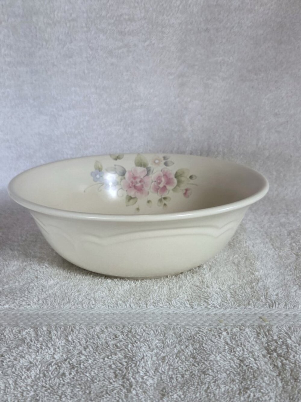 Pfaltzgraff Tea Rose Round Vegetable Serving Bowl 8 3/4"